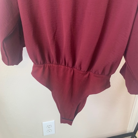 Entro Burgundy Long Sleeve V-Neck Bodysuit Size Small NWT - Picture 3 of 6